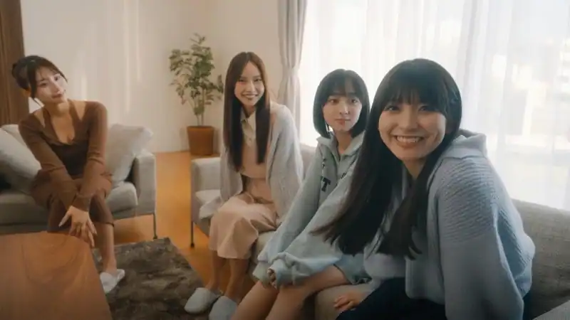 Roommates, Romance, and Ringing Hearts — изображение 1