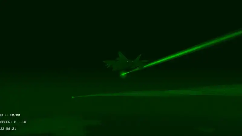 F-22: Air Dominance Fighter — изображение 1